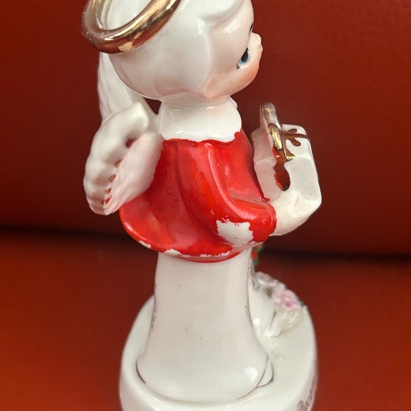 Vintage Napco December Angel. 1950’s porcelain angel figurine. Chipped halo. - Picture 2 of 9